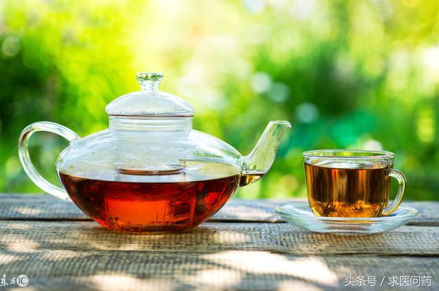 茯苓泡水喝的功效与作用，黄芪茯苓泡水喝的功效与作用（健脾生津、运湿止利、运脾止呕、益气固表）