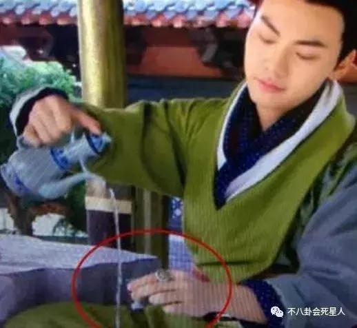 戴美瞳可以哭吗，戴美瞳可以哭吗美瞳不见了（近视眼的明星都是怎么拍戏的）