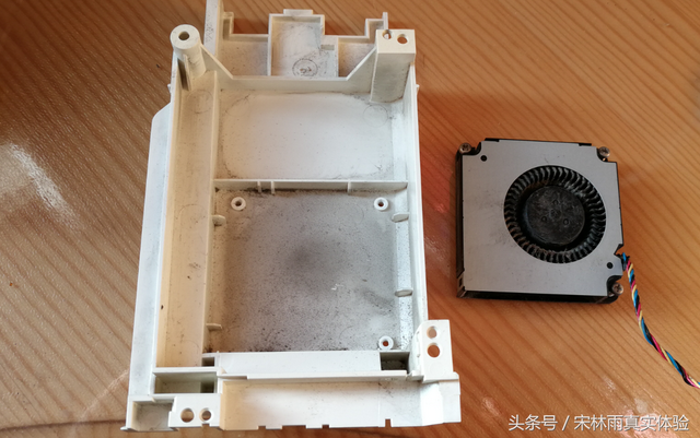 用了三年的荣耀立方路由器能有多脏，那就给他洗个澡吧！