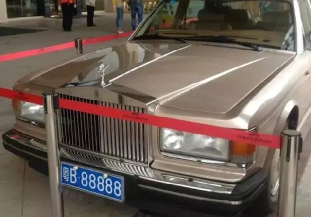 车牌字母排序根据什么，车牌是根据什么排序的（为什么有的车牌上面是五个数字）