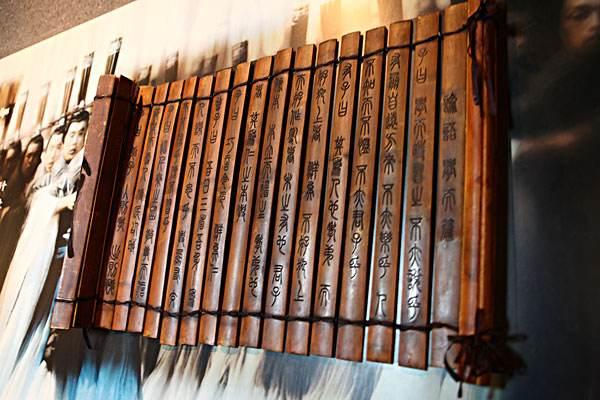 藤蔓怎么读，藤蔓读什么音（看看你高中语文还会不会）