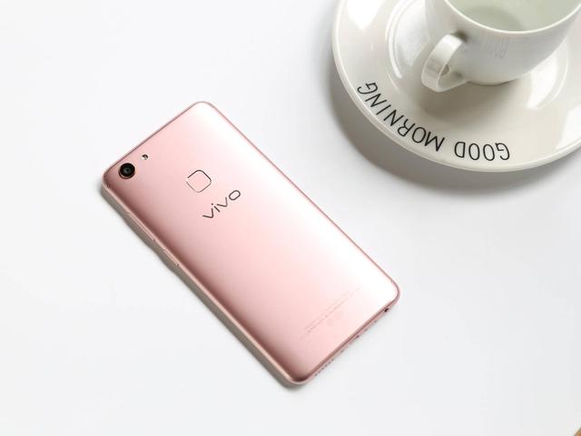 vivo y75评测，vivo应用商店官网（这部机玩一年都有感觉）