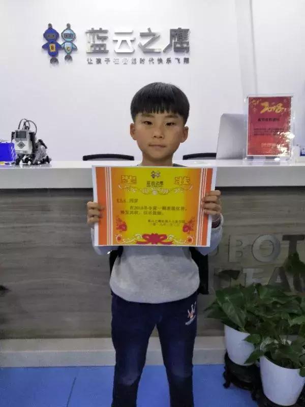 蓝云之鹰机器人教育加盟，机器人教育十大品牌你了解多少（完美的结束，优雅的开始）