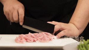 蒜苗炒肉的做法，蒜苔炒肉的做法家常菜视频（蒜苔炒肉的做法）