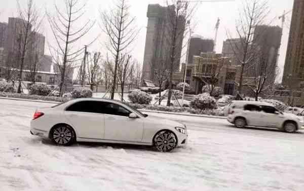 雪天行车安全注意事项有哪些，雪天行车安全注意事项有哪些图片（雪天行车安全攻略你必须知道）