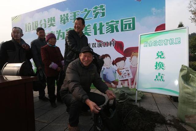 牙膏软管属于什么垃圾，装牙膏的塑料软管属于什么垃圾（浙江《农村生活垃圾分类管理规范》正式发布）