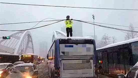 雪天行车安全注意事项有哪些，雪天行车安全注意事项有哪些图片（雪天行车安全攻略你必须知道）