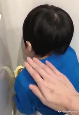 蜘蛛吃蟑螂吗，那些买了大蜘蛛回家吃蟑螂的人（蜘蛛吃蟑螂吗蜘蛛看到光就跑）