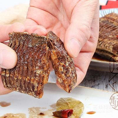 疯狂猜成语带鱼带行的成语是什么，成语中带鱼的成语（迎新年酥骨浓香“酥带鱼”）