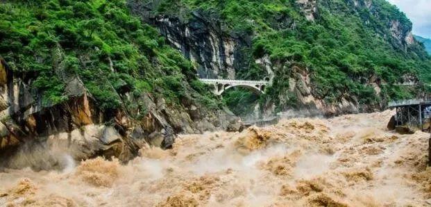 江河决堤的意思，决堤的意思（汛期、洪水期、水灾、凌汛）