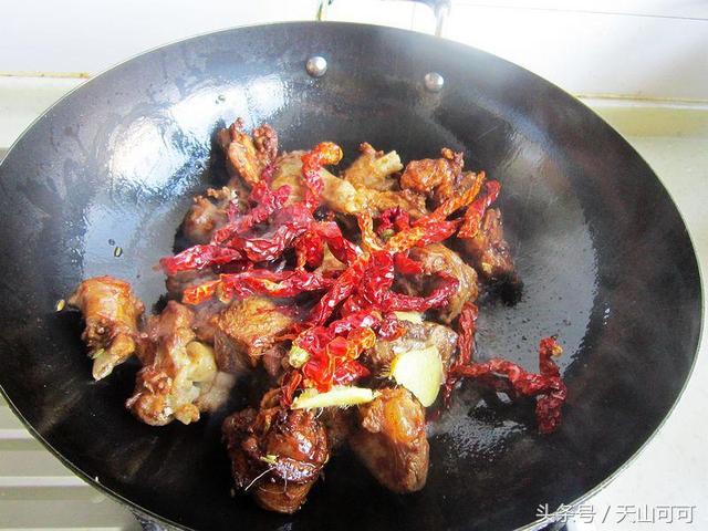 红萝卜羊肉的正宗做法，这才是胡萝卜和羊肉最绝的做法