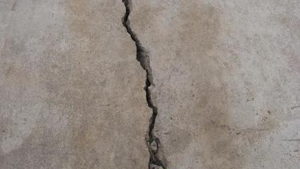 混凝土裂缝修补方案有哪些，混凝土施工裂缝产生原因及预防措施和修补方式