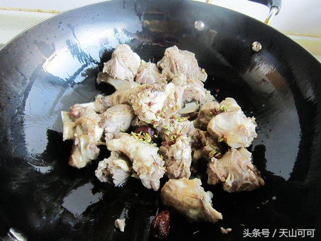 红萝卜羊肉的正宗做法，这才是胡萝卜和羊肉最绝的做法
