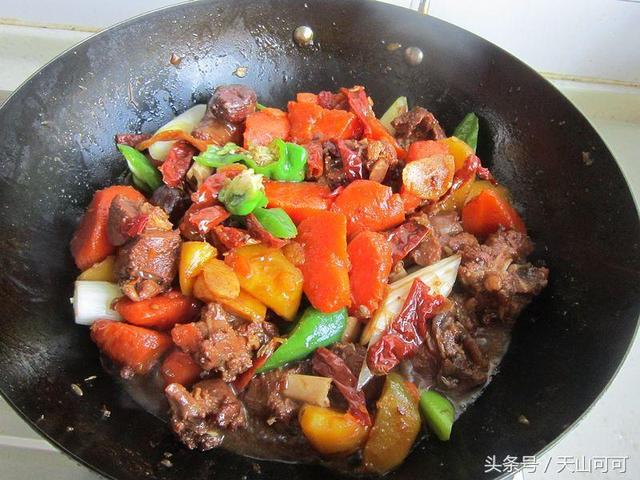 红萝卜羊肉的正宗做法，这才是胡萝卜和羊肉最绝的做法