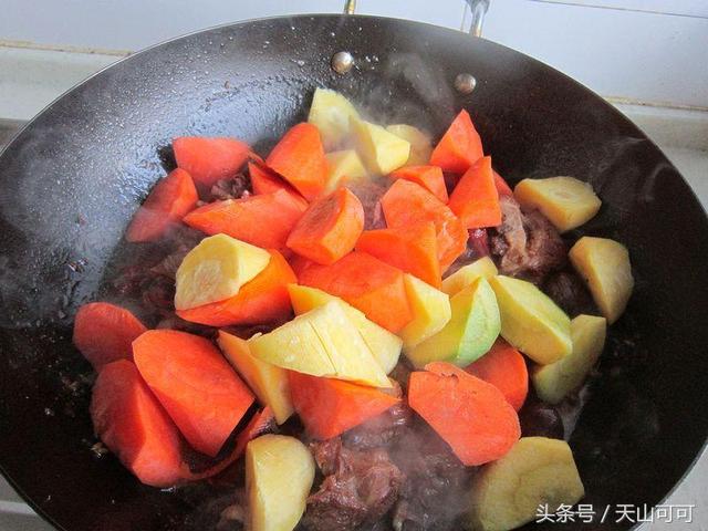 红萝卜羊肉的正宗做法，这才是胡萝卜和羊肉最绝的做法