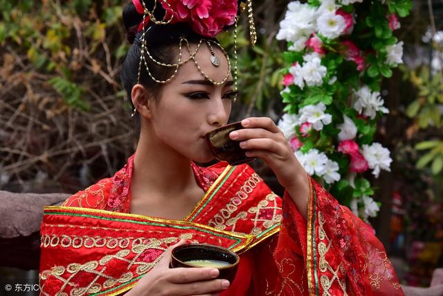 古代后宫嫔妃等级表，古代后妃的等级（中华古代后宫嫔妃的阶层等级）