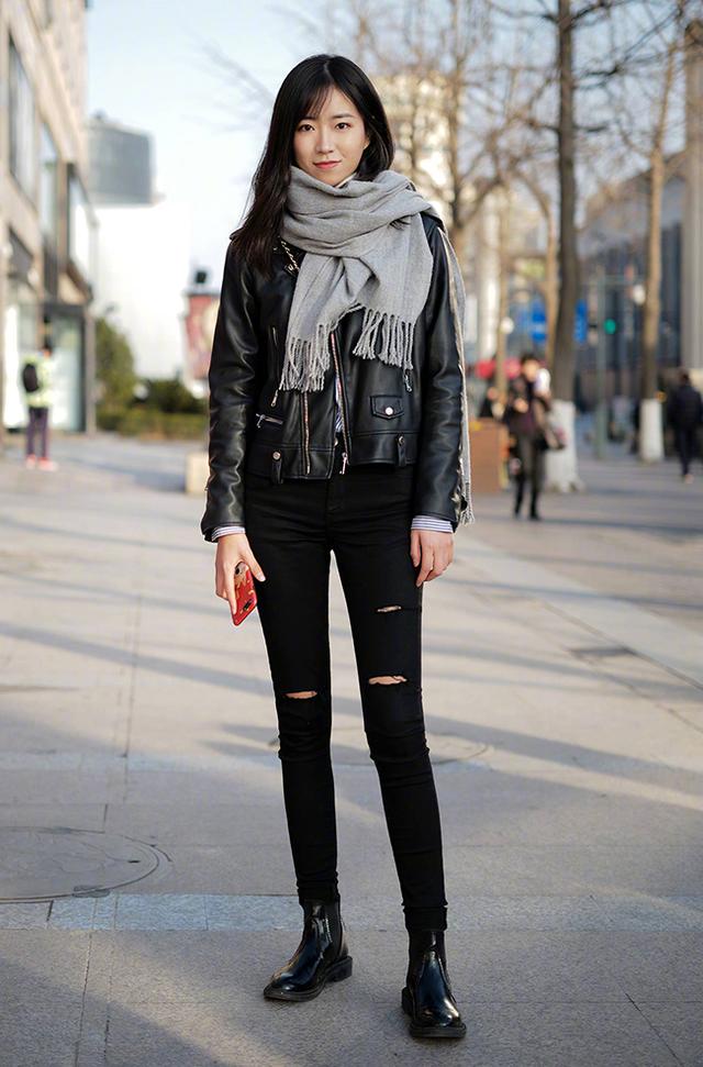 短款皮衣怎么搭配显帅气，短款皮衣怎么搭配显帅气女生（短款皮夹克如何搭配才帅气又时髦）