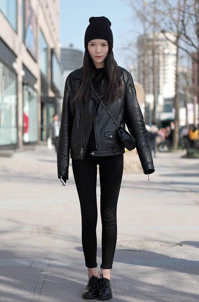短款皮衣怎么搭配显帅气，短款皮衣怎么搭配显帅气女生（短款皮夹克如何搭配才帅气又时髦）