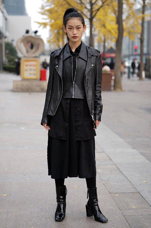 短款皮衣怎么搭配显帅气，短款皮衣怎么搭配显帅气女生（短款皮夹克如何搭配才帅气又时髦）