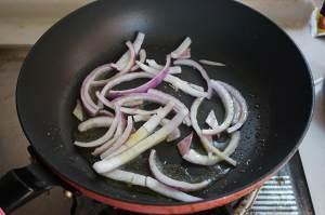 爆焖羔羊肉怎么做，发焖羊肉的做法大全（喷香羊肉焖饭的做法）