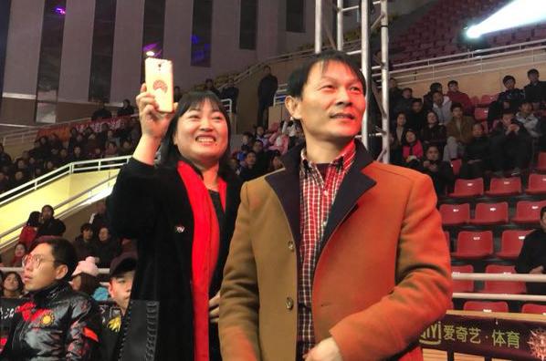 勇士的荣耀铁英华飞膝，飞膝KO泰拳王、加冕GOH王者、重创世界第一