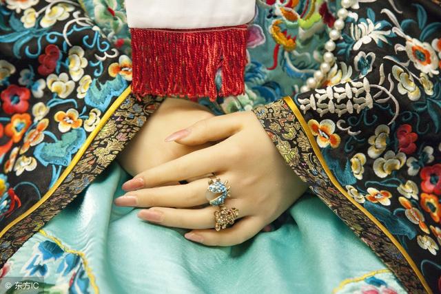 古代后宫嫔妃等级表，古代后妃的等级（中华古代后宫嫔妃的阶层等级）