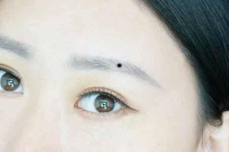 眼睛旁边有痣代表什么，眼睛下面长个痣好不好（看看这几个地方有痣的人是啥命）