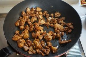 爆焖羔羊肉怎么做，发焖羊肉的做法大全（喷香羊肉焖饭的做法）