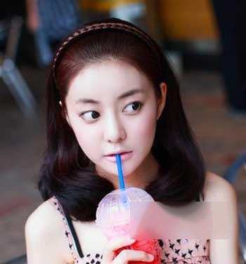 韩国发带怎么带好看，发带要怎么带才好看（教你如何用发箍扎头发）