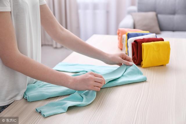 衣服起静电怎么办，衣服静电粘身怎么消除（消除衣服静电吸附小技巧）