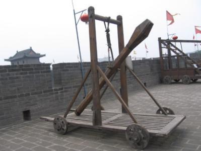 三国时期有投石车吗，三国时期投石车的射程（《三国演义》中那些大规模杀伤性武器为什么没有在战场上普及）