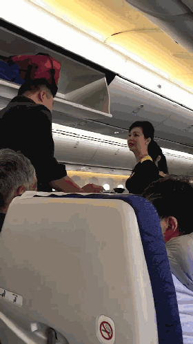 酷航可以带登机箱吗，酷航行李上机可以带多少（不帮我把行李放上去）