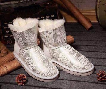 雪地靴怎么洗，这里有一个不伤雪地靴的清洁妙招（雪地靴怎么洗比较好）