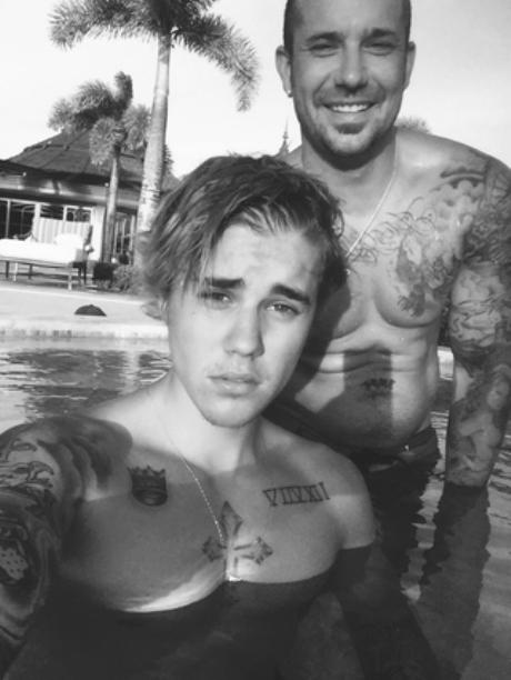 贾斯汀比伯头像，贾斯汀比伯微信（携手出席的Jelena甜过情人节）