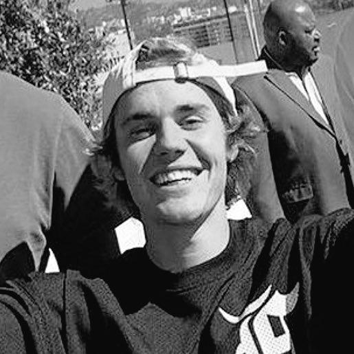 贾斯汀比伯头像，贾斯汀比伯微信（携手出席的Jelena甜过情人节）