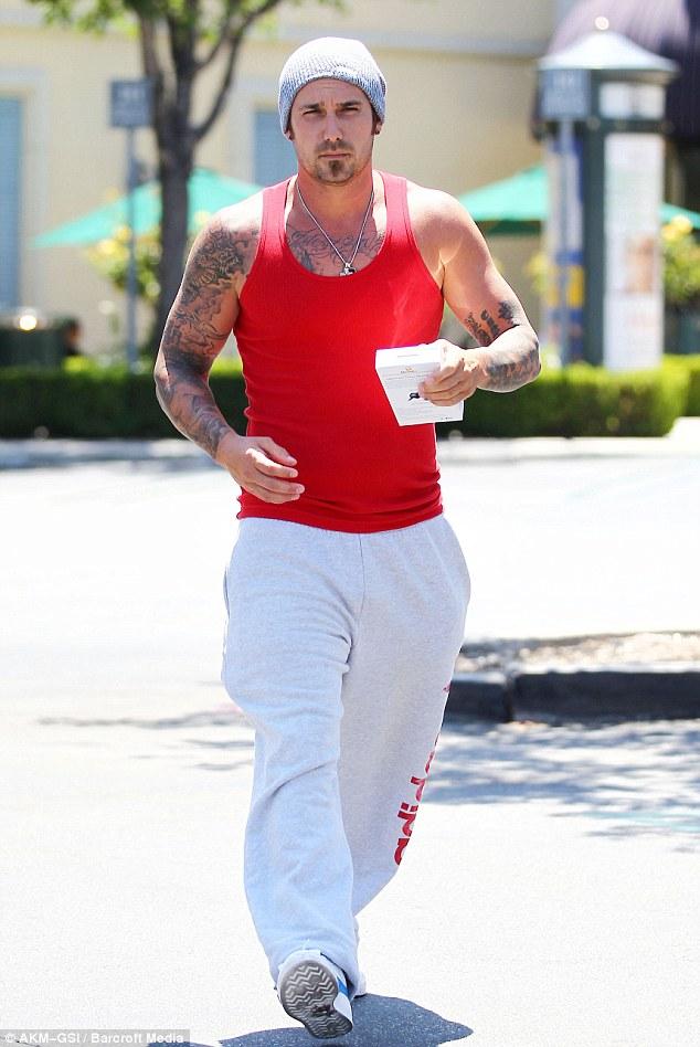 贾斯汀比伯头像，贾斯汀比伯微信（携手出席的Jelena甜过情人节）