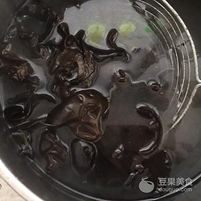 凉拌木耳的做法，老乡鸡凉拌木耳的做法（凉拌木耳的做法 最正宗的做法）