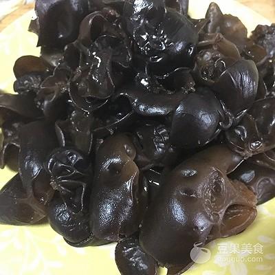 凉拌木耳的做法，老乡鸡凉拌木耳的做法（凉拌木耳的做法 最正宗的做法）
