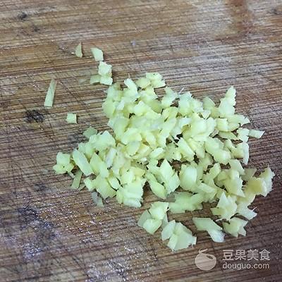 凉拌木耳的做法，老乡鸡凉拌木耳的做法（凉拌木耳的做法 最正宗的做法）