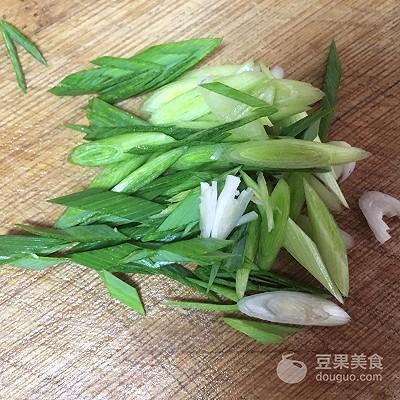 凉拌木耳的做法，老乡鸡凉拌木耳的做法（凉拌木耳的做法 最正宗的做法）