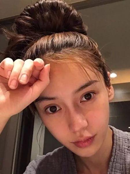 美宝莲纽约光影修容粉好用吗，美宝莲纽约光影修容粉好用吗知乎（素颜的Baby暴露了这里）