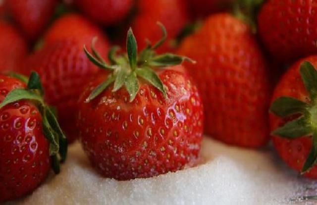 草莓红了后多久才能吃，草莓红了就可以吃了吗（四种催熟方法介绍）