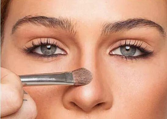 美宝莲纽约光影修容粉好用吗，美宝莲纽约光影修容粉好用吗知乎（素颜的Baby暴露了这里）