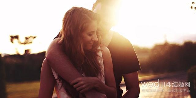 八字看桃花 你何时会走桃花运，八字看桃花（八字怎么查自己有没有桃花）