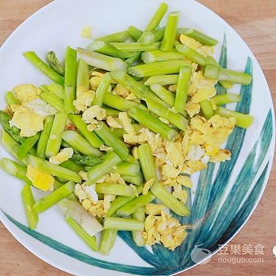 日式便当制作方法，日式便当制作方法步骤（<日式蛋包饭+芦笋>）