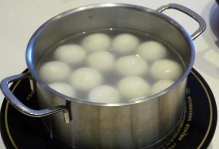 煮元宵应该是冷水下锅还是热水，煮元宵应该是冷水下锅还是热水下锅（煮汤圆是冷水下锅还是热水下锅呢）