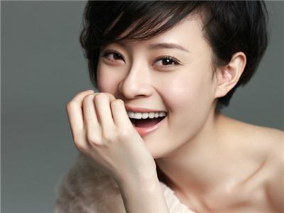 孙俪春晚唱的歌，孙俪春晚歌曲唱的是什么（网友：是不是假唱一目了然）