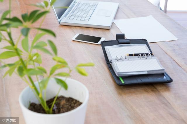 女性办公桌上摆放风水，女性办公桌上摆放风水保健康（女性办公桌摆放风水）