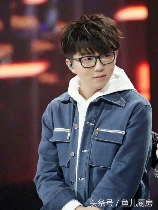 无问歌词，无问歌词完整版（毛不易的《无问》如一封“音乐情书”）