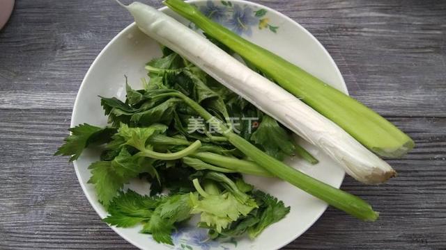 玉米面条怎么做，玉米面条怎么做好吃简单的做法（吃点粗粮来消灭你的节日脂肪吧）